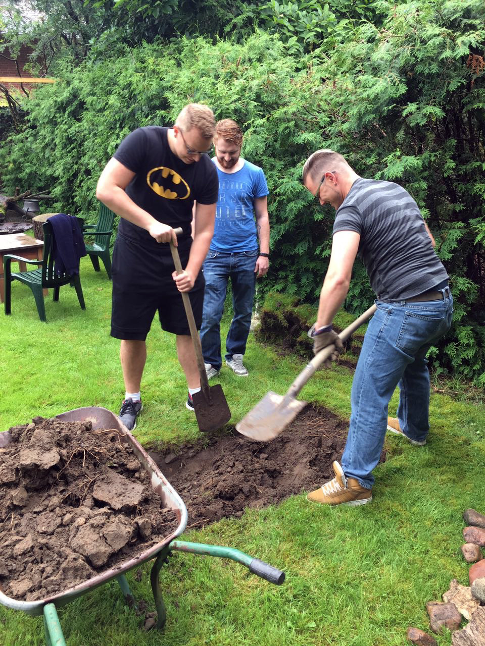 Grillen und Kochen aus dem Erdofen